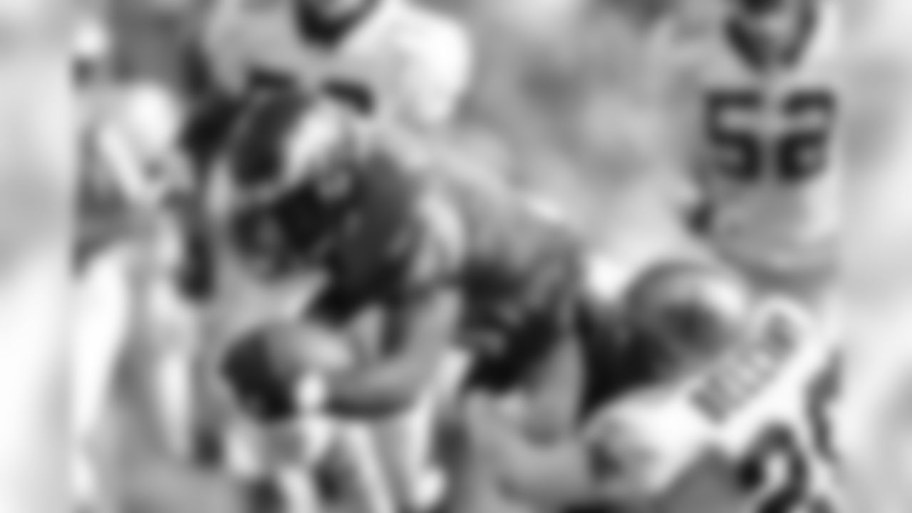 RB Brian Westbrook reaches over the goal line for a touchdown