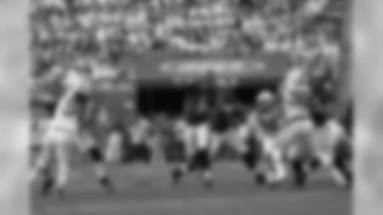 QB Sam Bradford targets his receiver