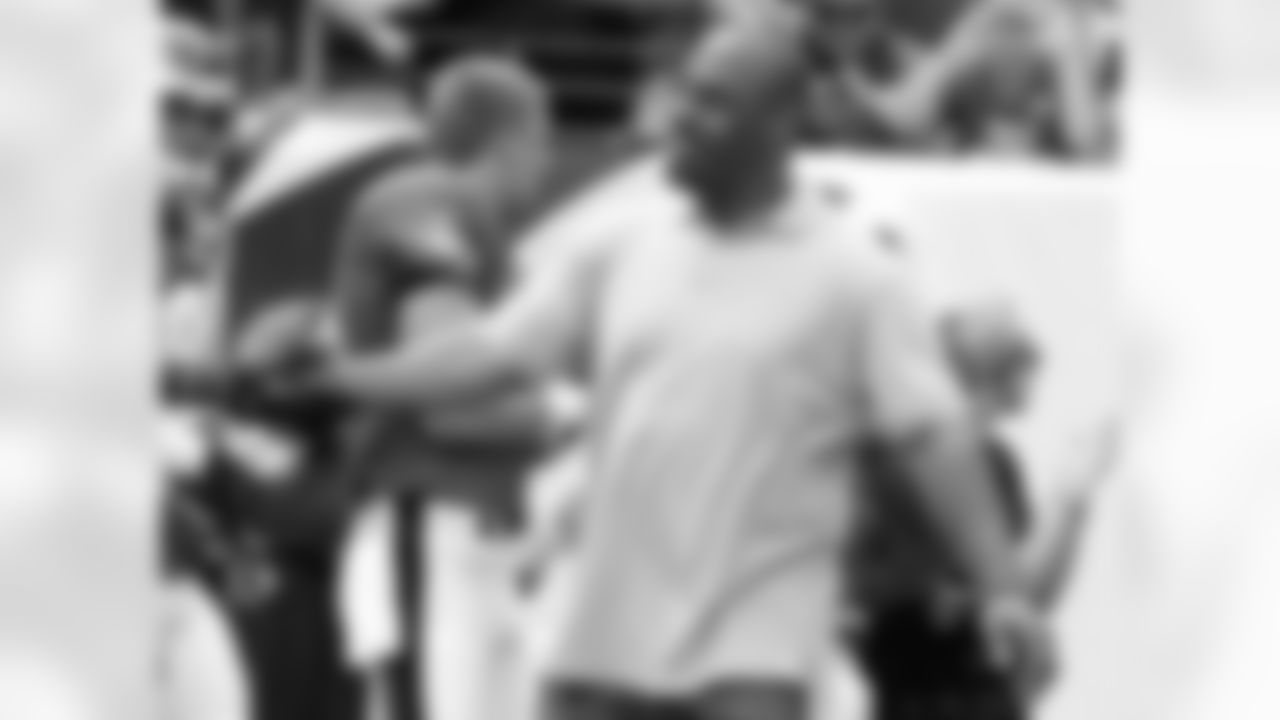 Former QB Donovan McNabb will officially retire as an Eagle on Monday