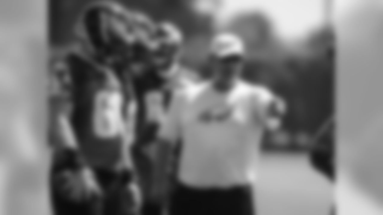 OL coach Jeff Stoutland directs his linemen