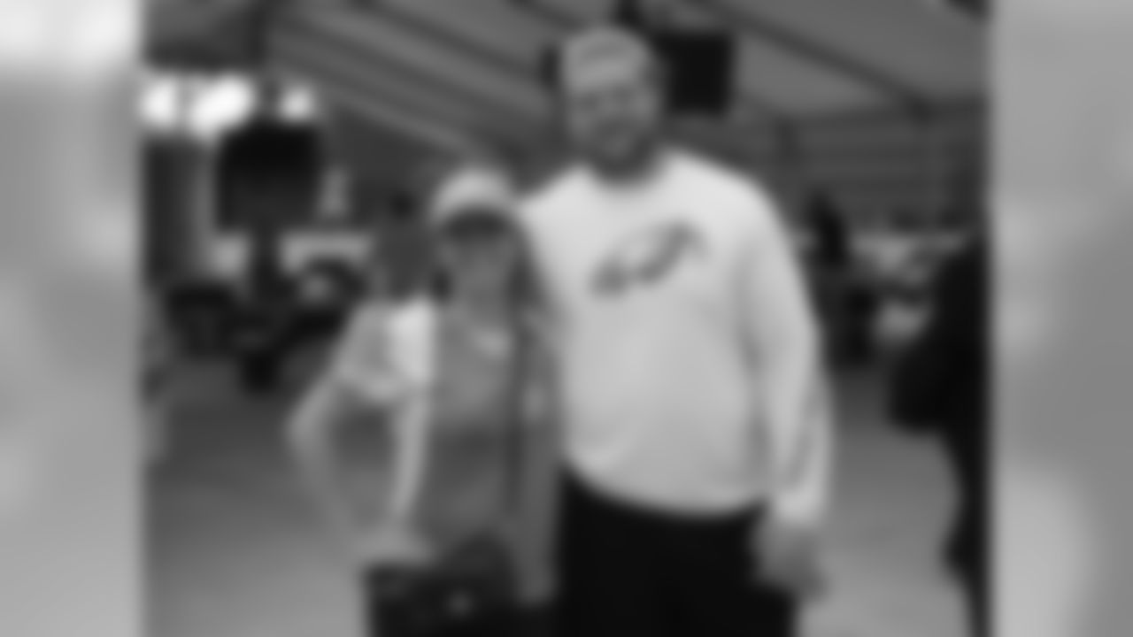 Beau Allen poses for a photo with a fan
