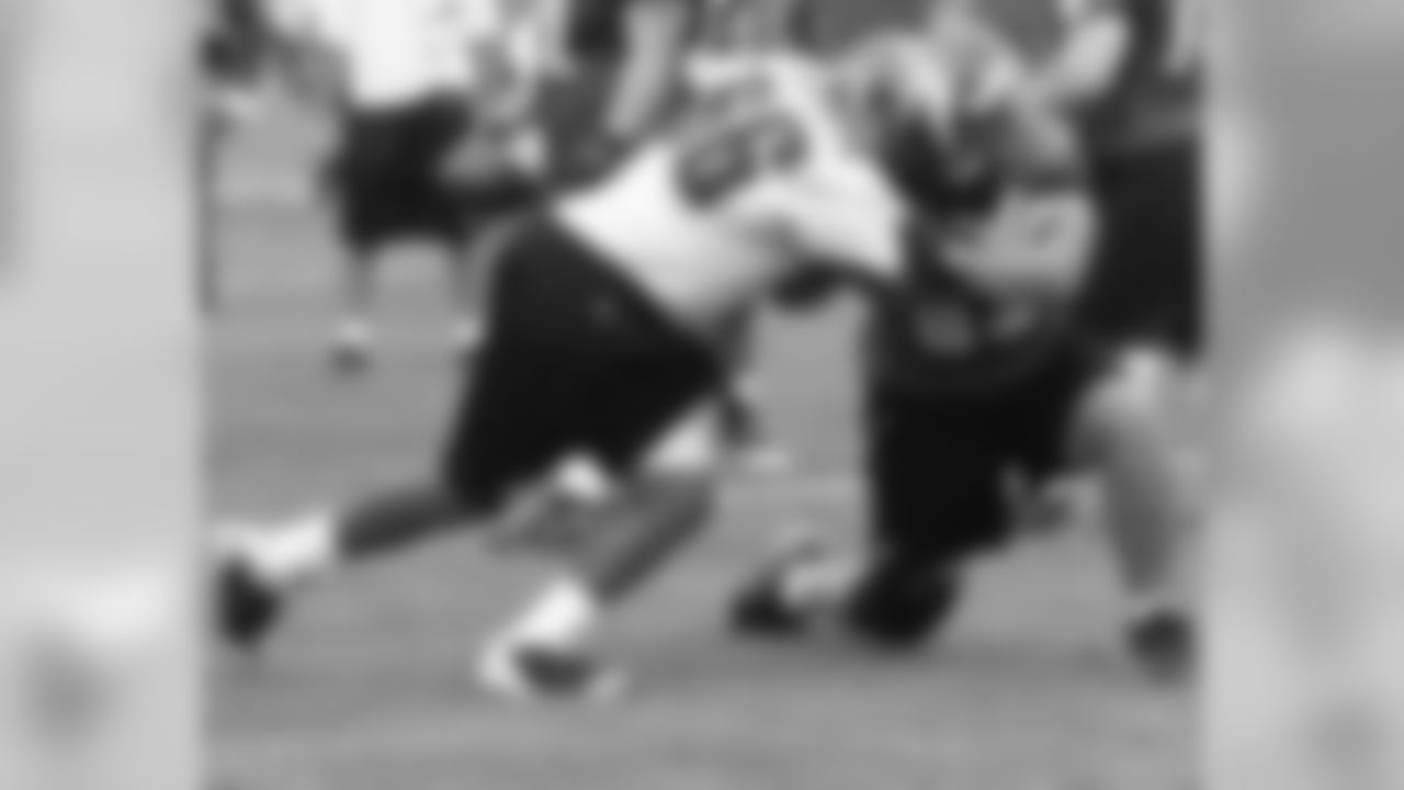 G Zipp Duncan blocks DT Boo Robinson