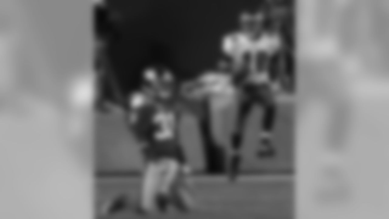 Giants CB Aaron Ross can only watch as DeSean Jackson scored on a 60-yard pass in the 2009 win at the Meadowlands