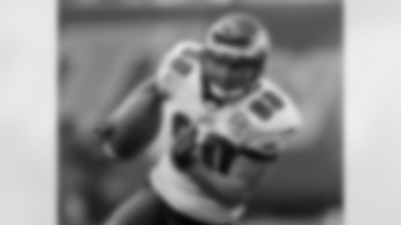 WR Kevin Curtis on the move after a catch