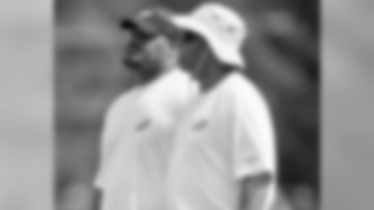 Intern coach Duce Staley speaks with Offensive Line Coach Juan Castillo
