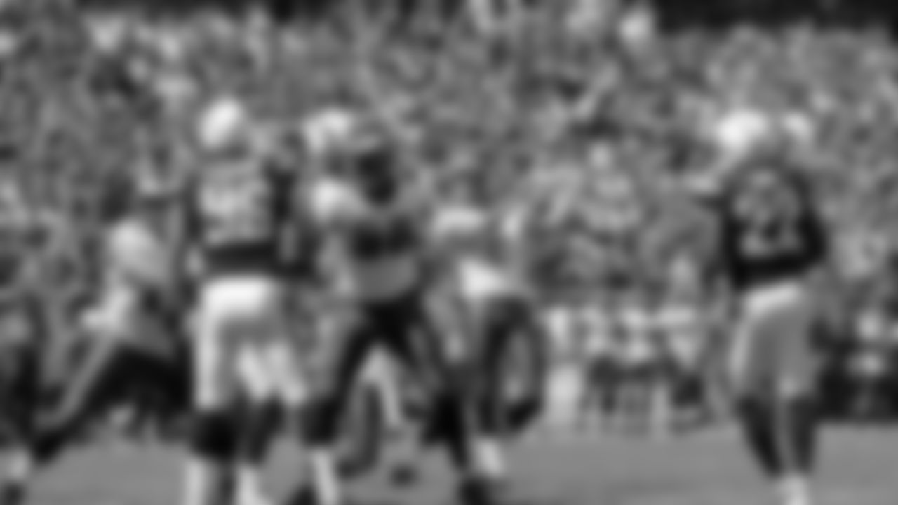 Eagles' kicker Alex Henery boots a 25 yard field goal in the first quarter of Sunday's game.