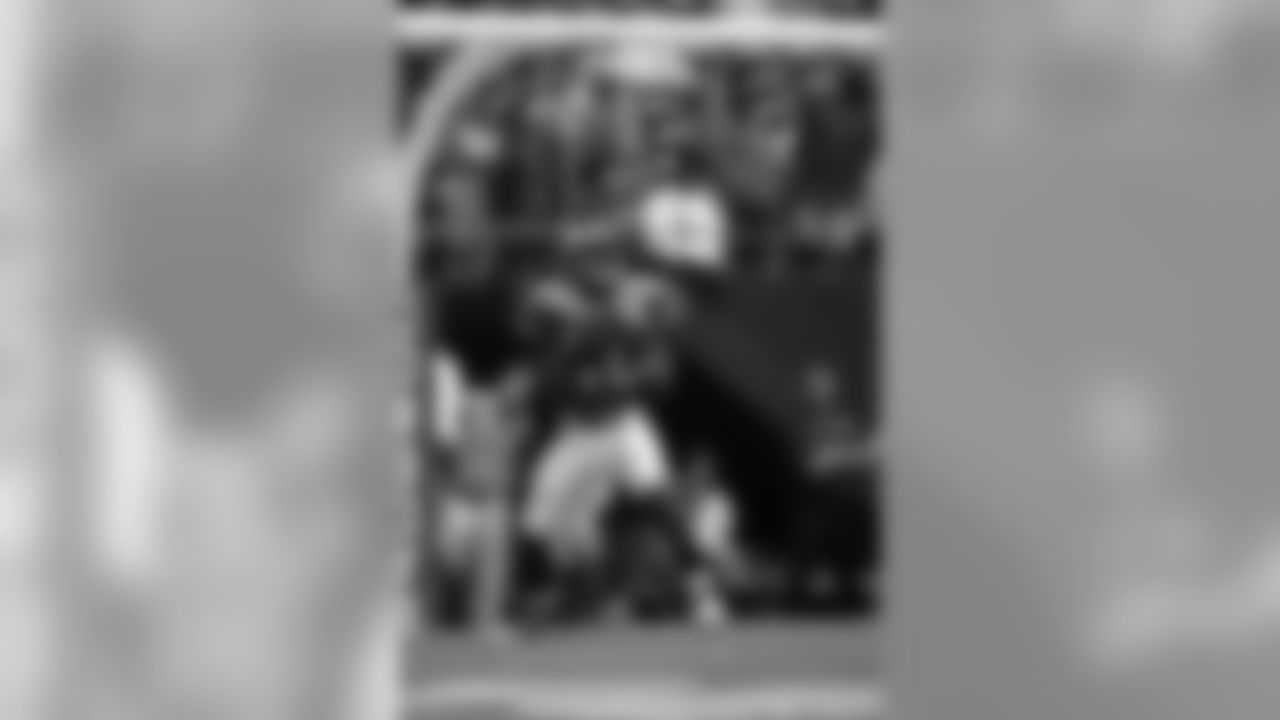 RB Brian Westbrook on the return
