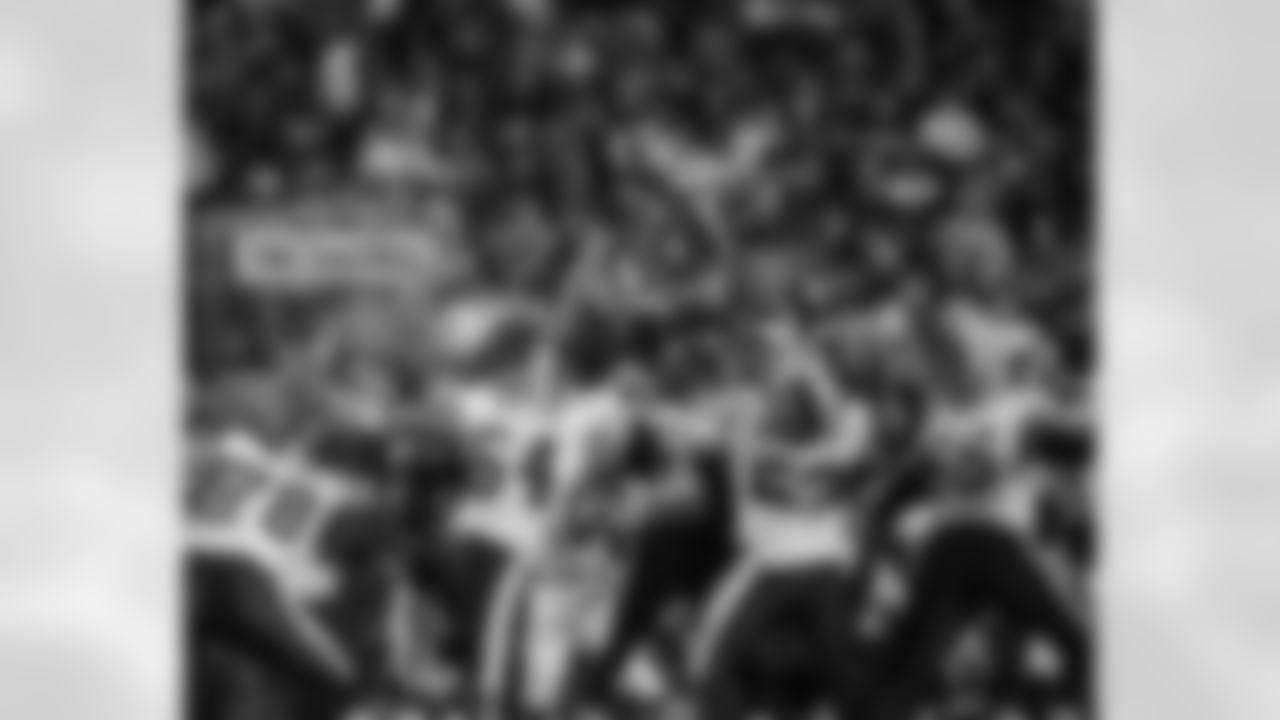 OT King Dunlap works in field-goal block package