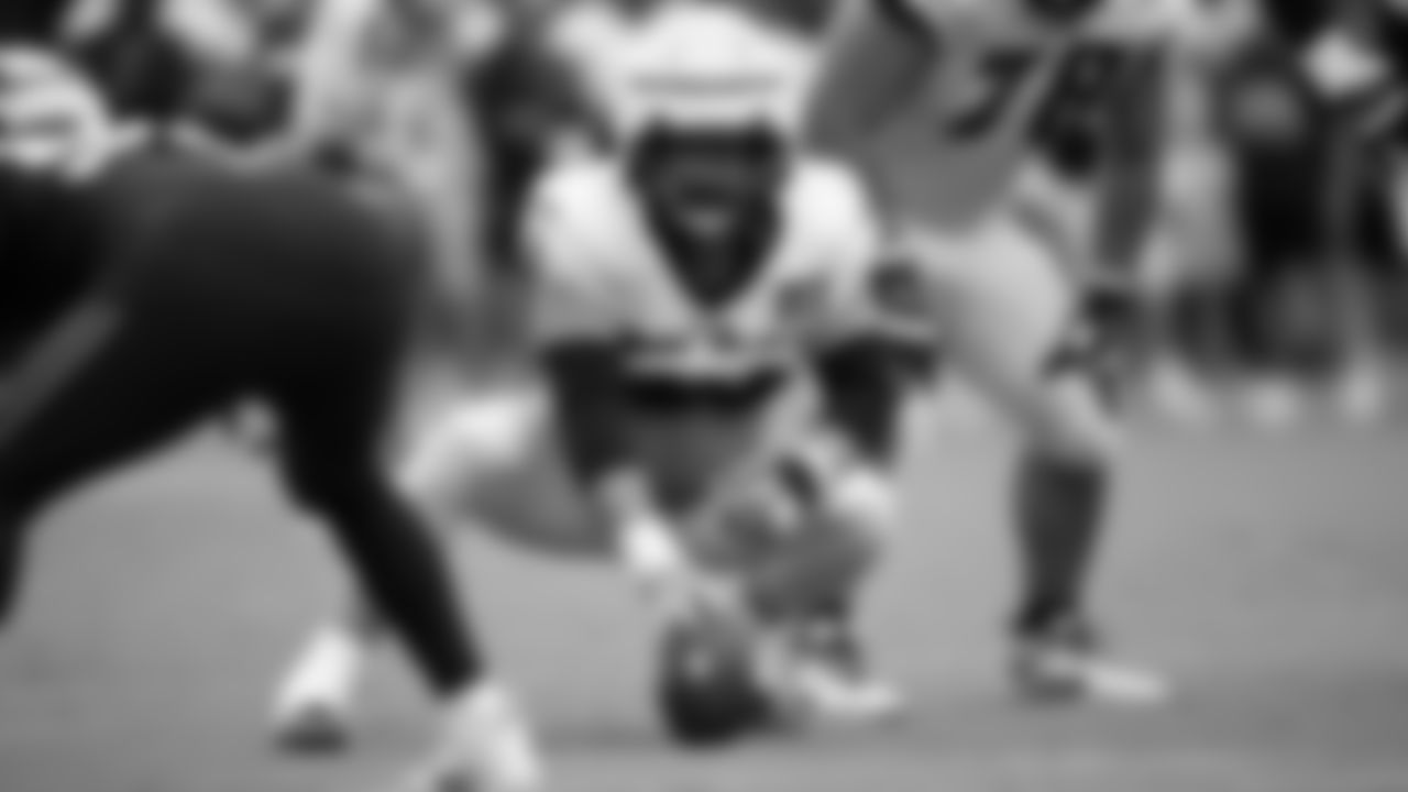 Jason Kelce ready to snap the ball.