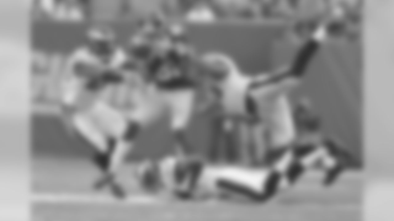 A flock of Eagles' defenders make a tackle on Giants' WR Reuben Randle.