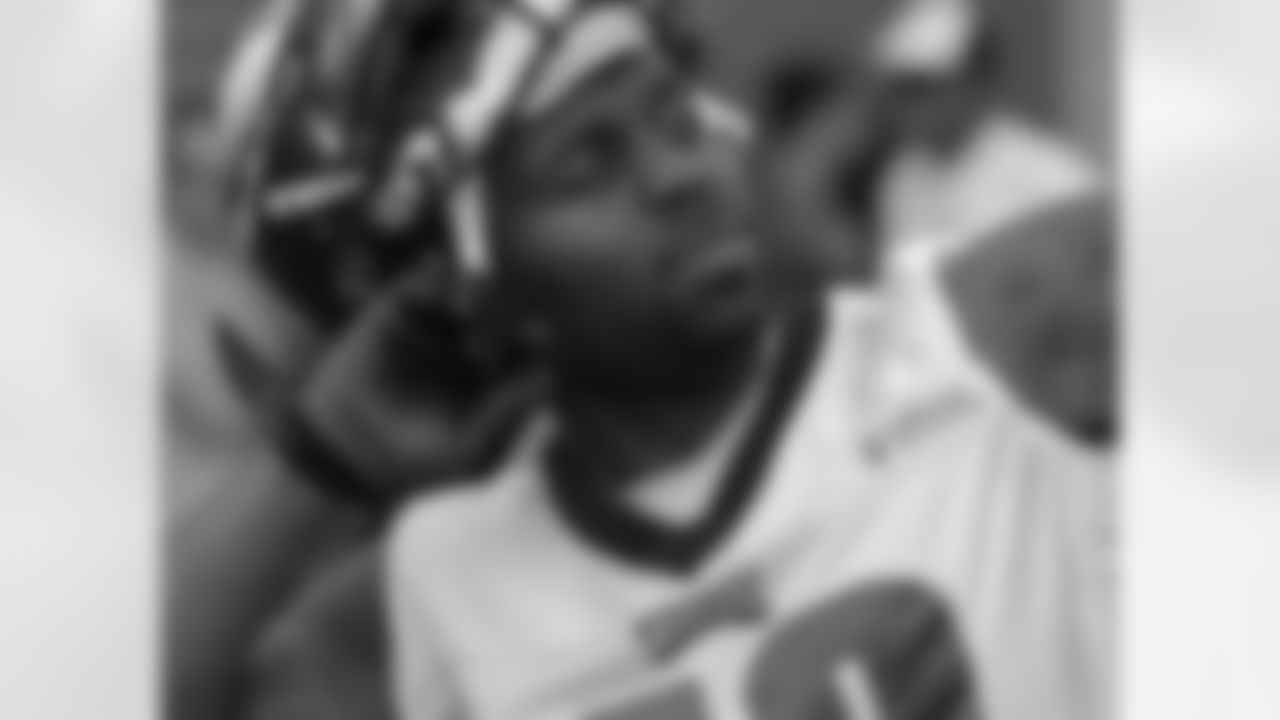 LB Trent Cole gears up for hunting season
