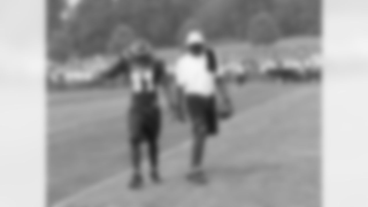 Past and the present - WR Terrell Owens and former Eagles WR Harold Carmichael