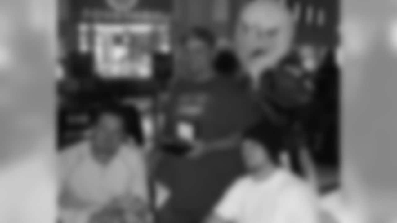 The winner of the White Gold Ribbon poses with SWOOP, Kevin Curtis and Kevin Kolb