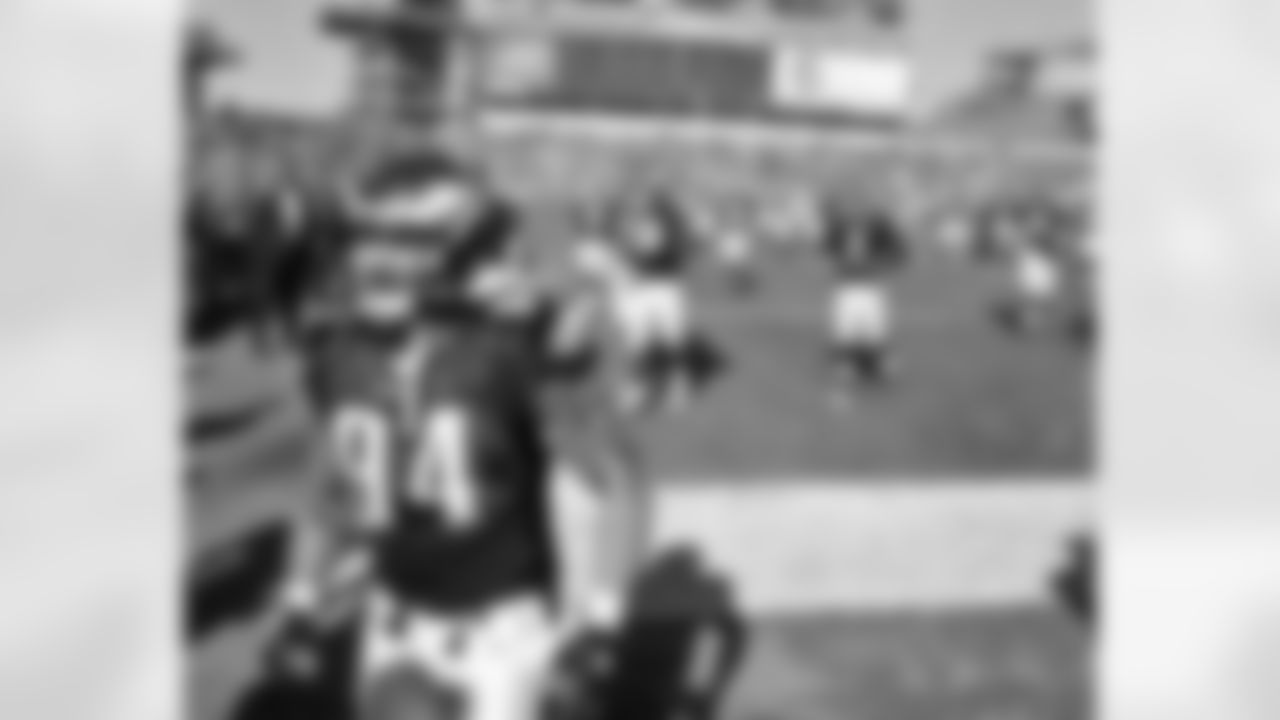 DE Jason Babin and Co. come off the field following warmups