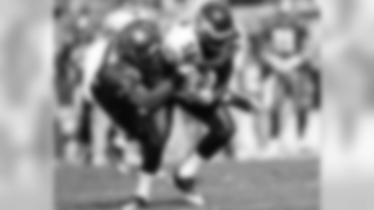 WR Jeremy Maclin is brought down