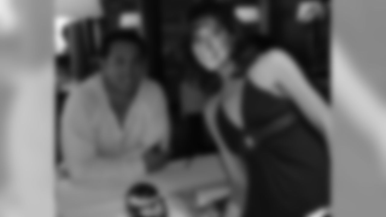 Fan poses for a snapshot with LB Chris Gocong