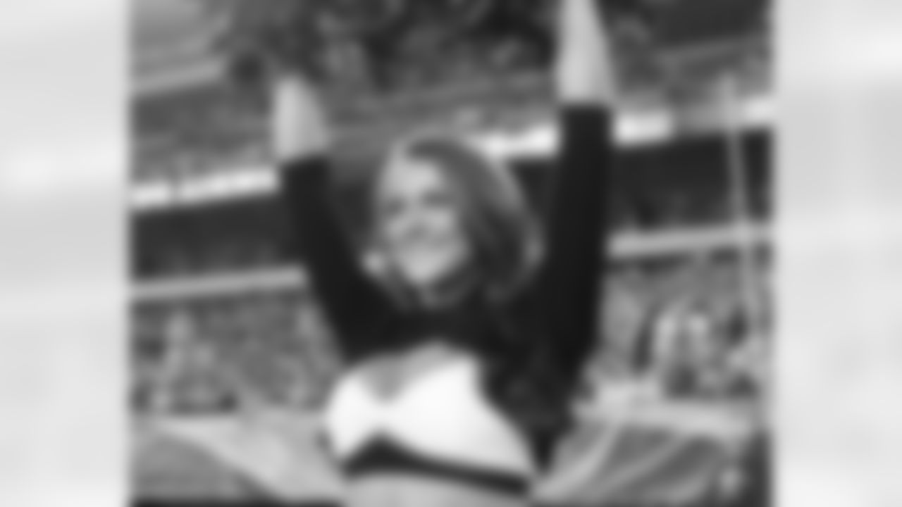 Cheerleader Paige