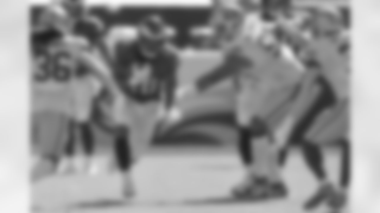 RB Miles Sanders