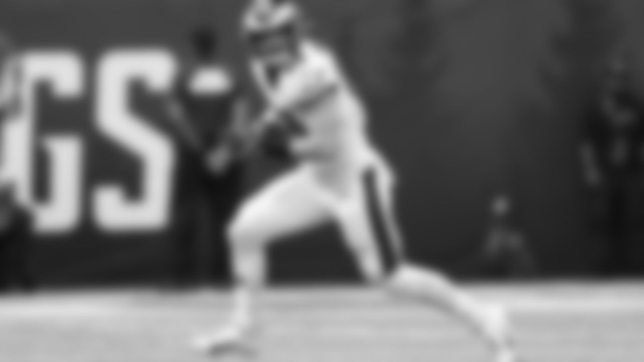 TE Dallas Goedert looks for running room