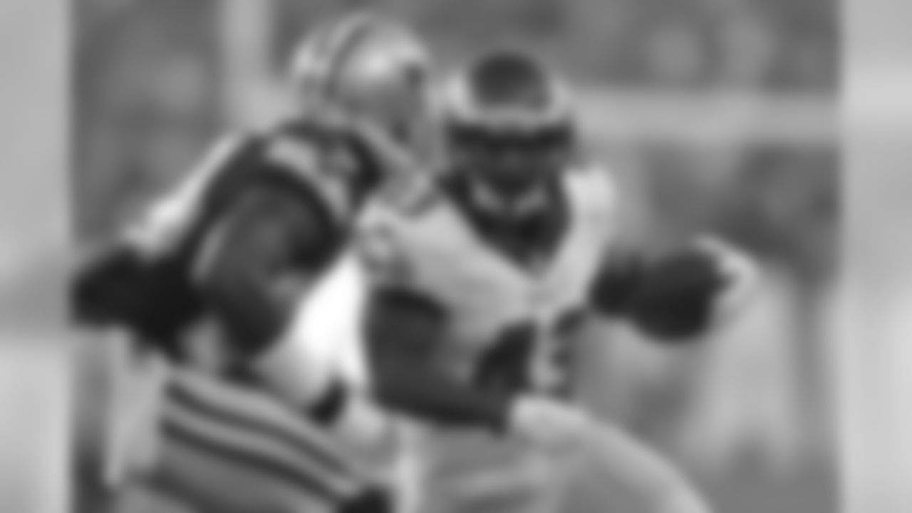 RB Darren Sproles faces off with the Cowboys defender