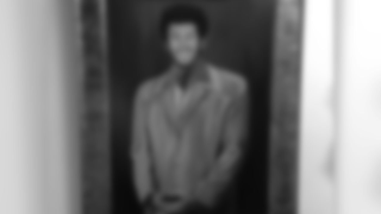Connor Barwin embraces the Cosmo Kramer comparison