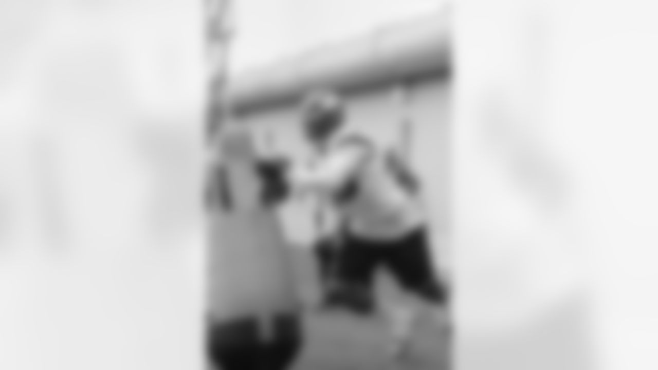 LB Mychal Kendricks working through the bags