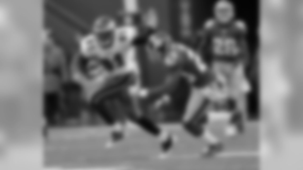 WR Jason Avant on the move
