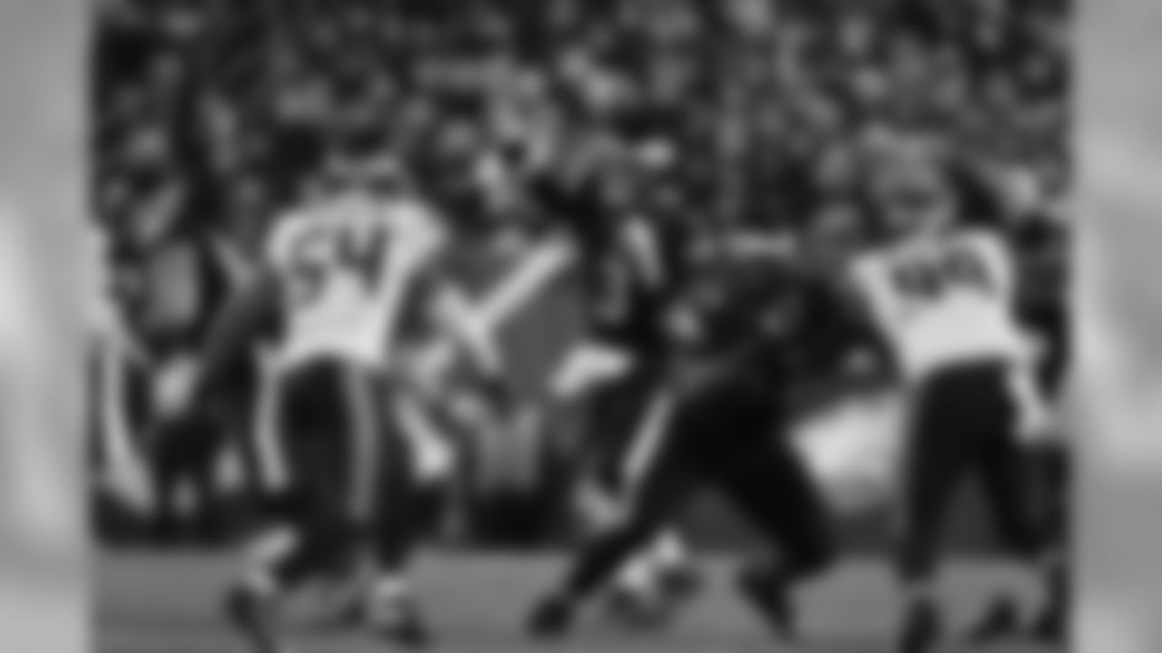 QB Mark Sanchez back in the pocket