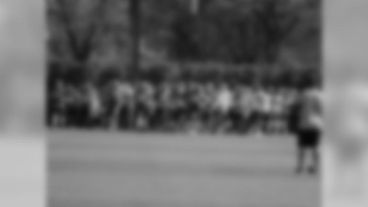 The team breaking away to begin practice