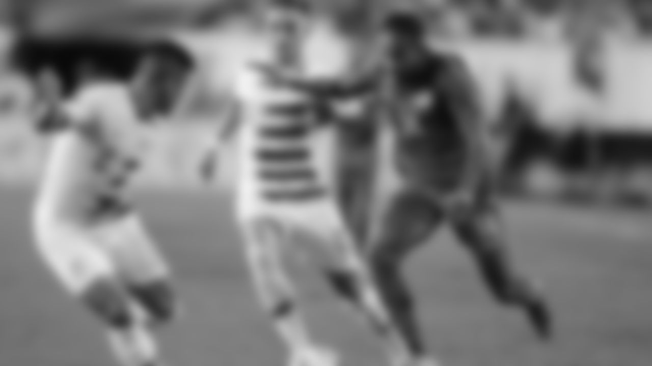 Curaçao's Kenji Gorre (14) fights for position against the United States' Tyler Boyd