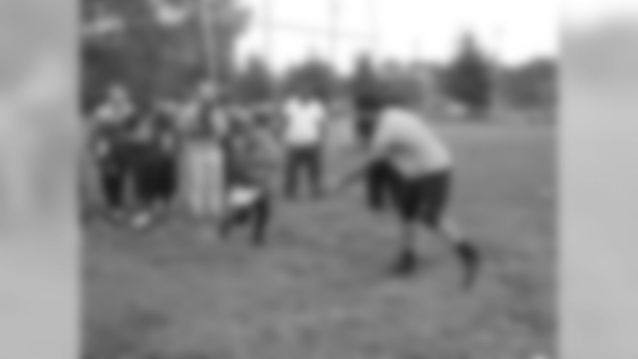 QB Mark Sanchez ready to hand the ball off