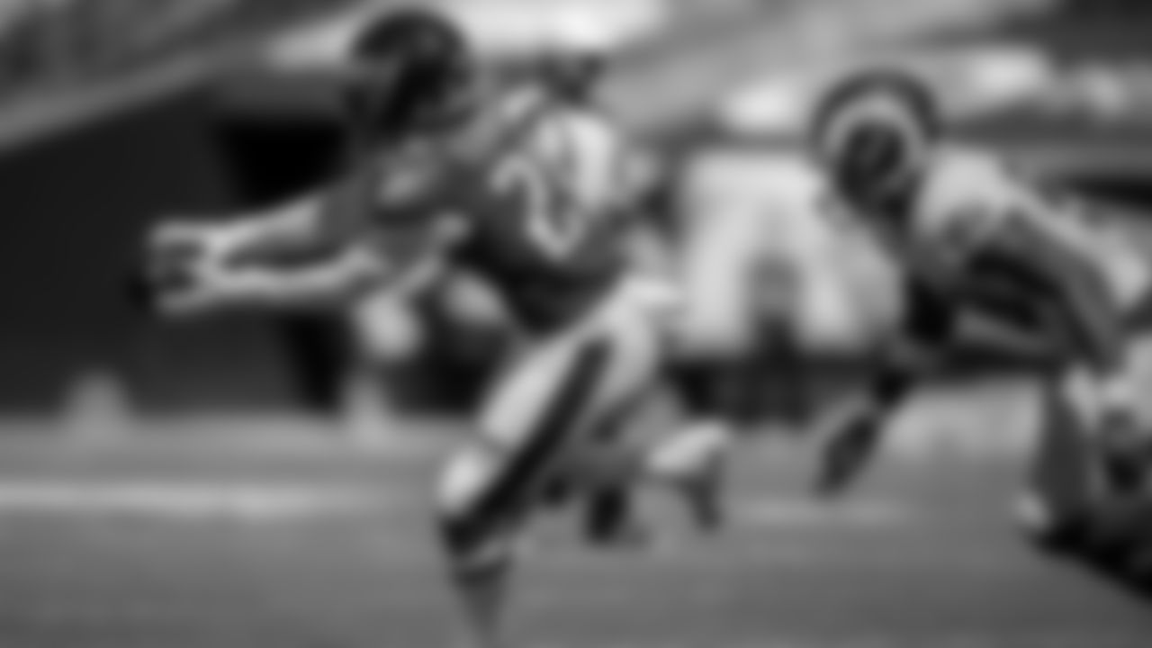 RB Miles Sanders