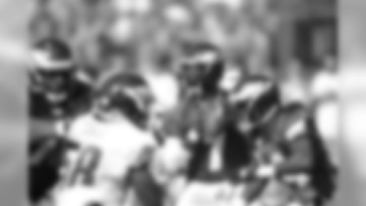 QB Michael Vick drops back to pass
