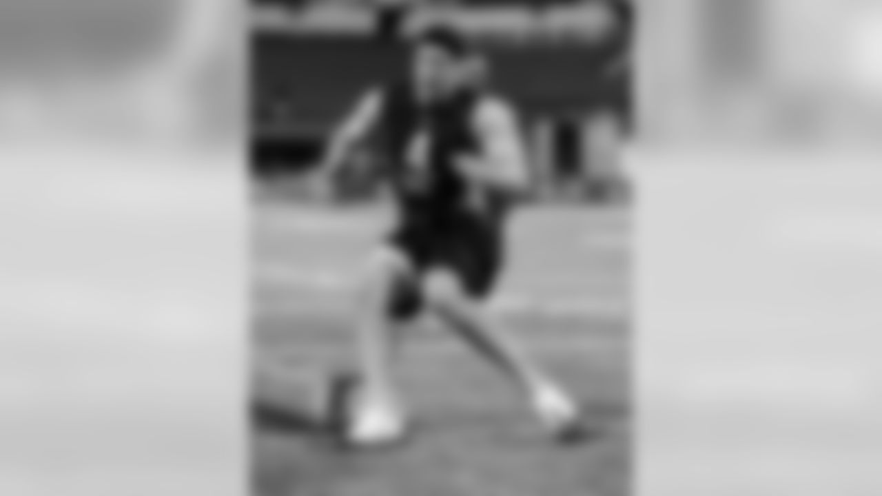 In 2009, Connor Barwin placed first in the DL group with a jump of 10'8".