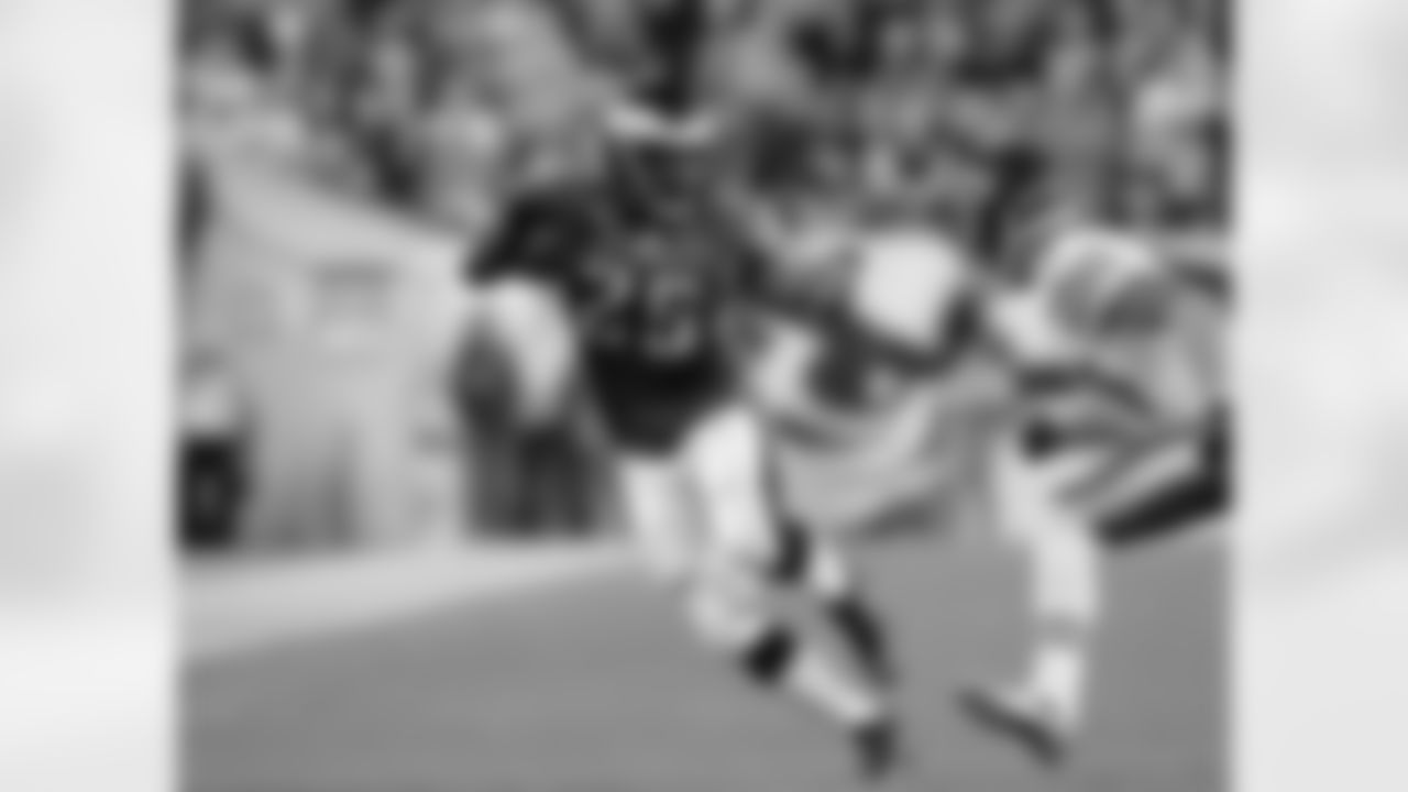 Eagles' RB LeSean McCoy runs down the sidelines on one of his first carries of the game.