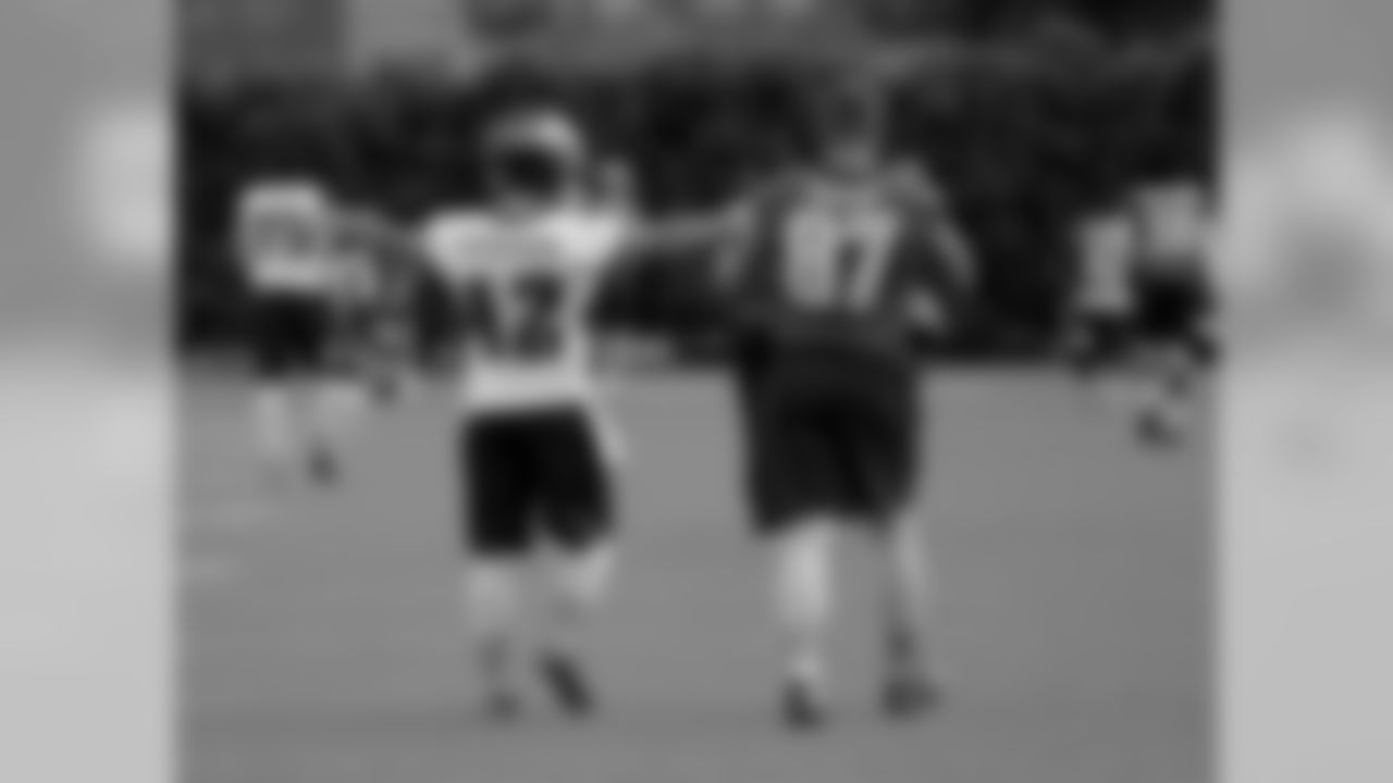 S Chris Maragos and TE Brent Celek before practice