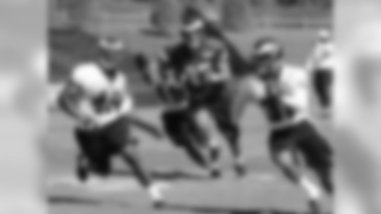 DB Wade Bonner returns an interception
