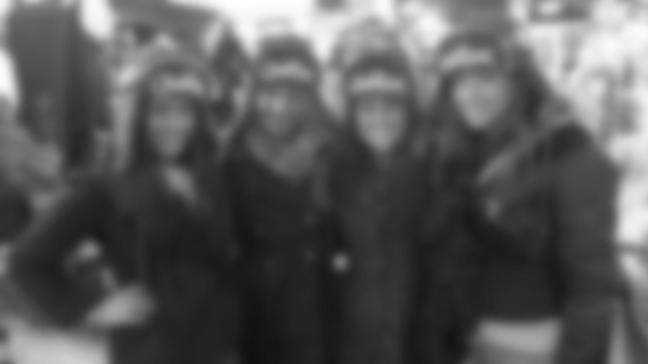 Amanda Grace, Becky, Lauren, Marissa looking stylish in their Quebec hats