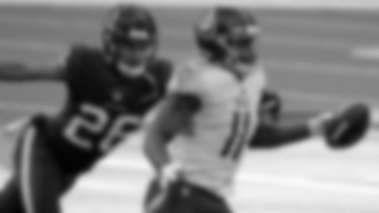 The Eagles made a huge splash with their second selection in the 2022 NFL Draft, trading the No. 18 overall pick along with the No. 101 overall pick to the Tennessee Titans for Pro Bowl wide receiver A.J. Brown.