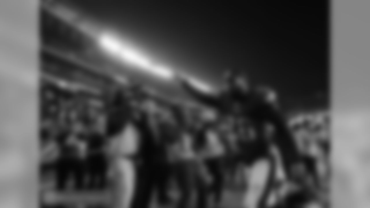RB Miles Sanders: "For the LOVE of the city #FlyEaglesFly"