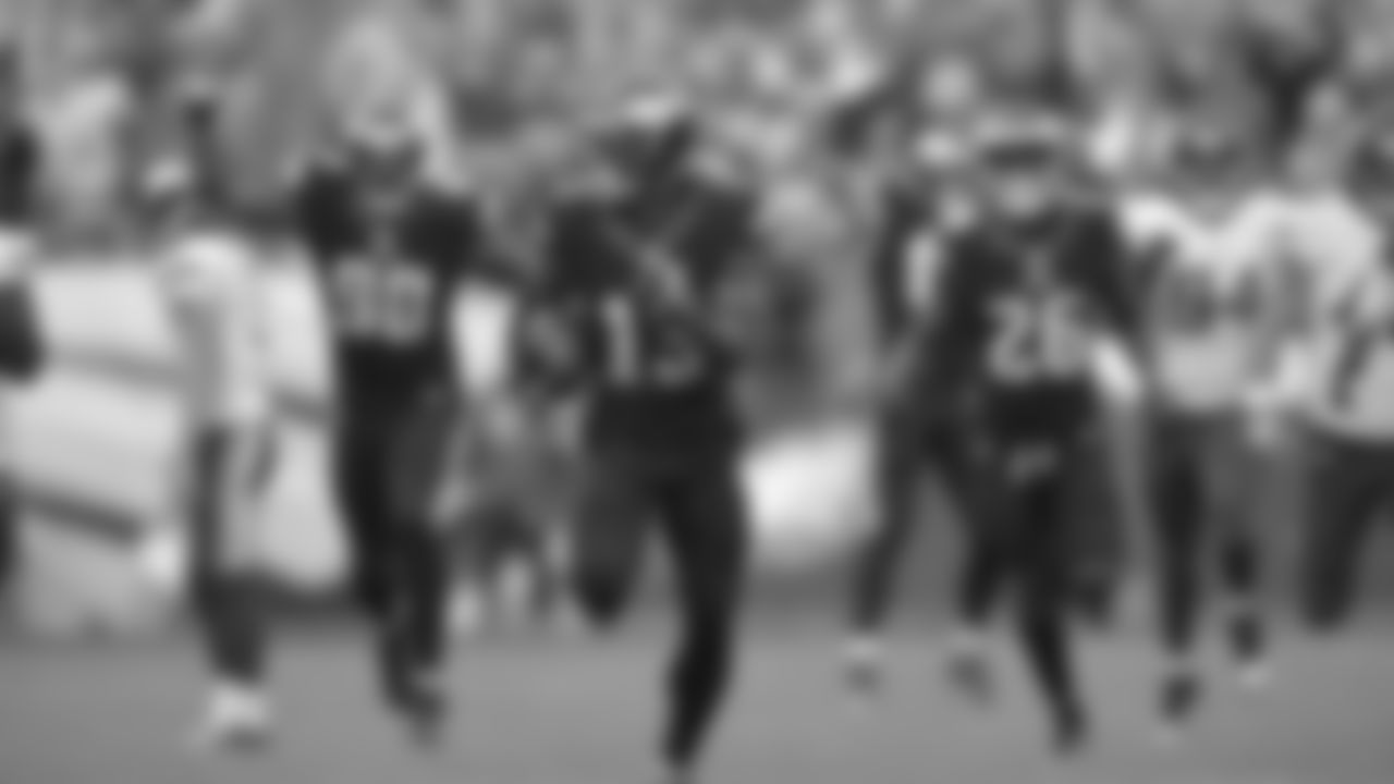 Josh Huff's teammates knew he was bound for the end zone on his kickoff return touchdown!