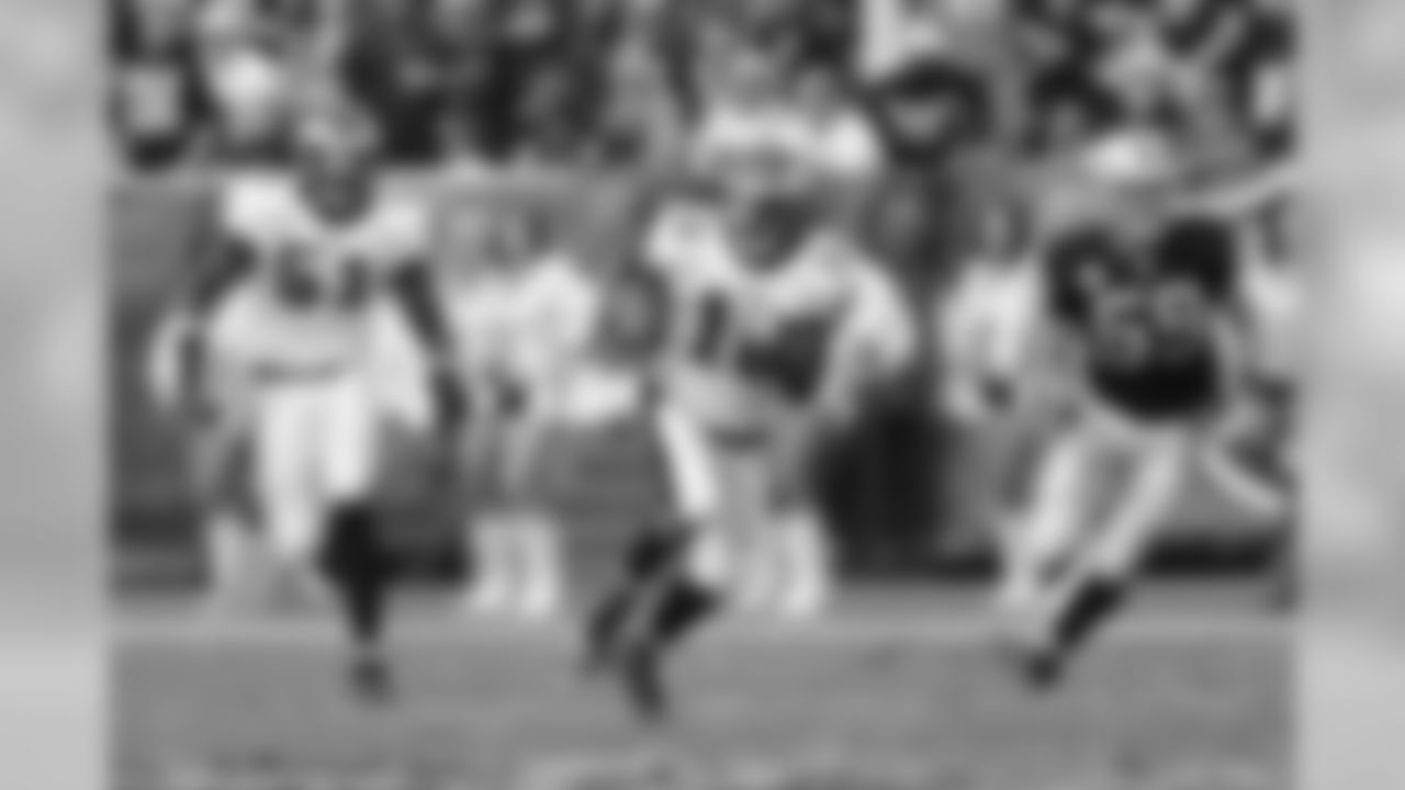 Eagles' WR DeSean Jackson finds room to run while returning a punt.