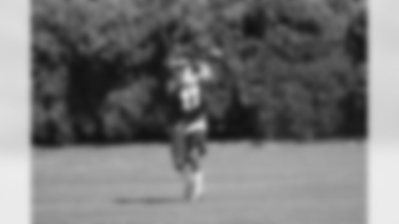 WR Nelson Agholor finds the open field