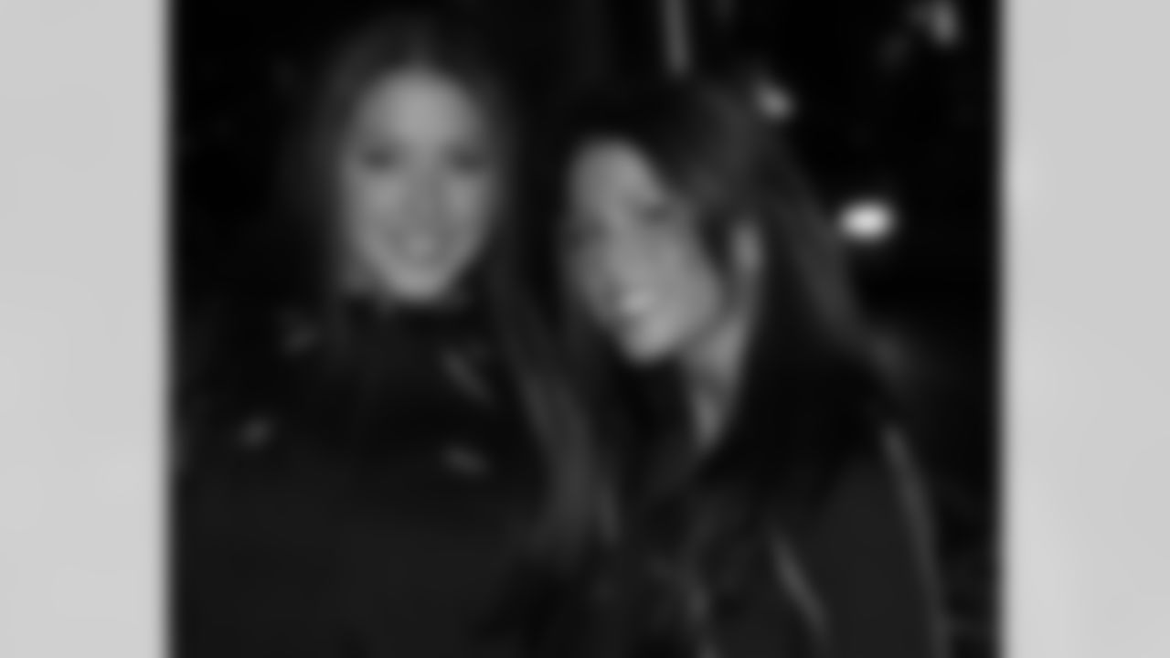 Cheerleaders Amy and Jenna