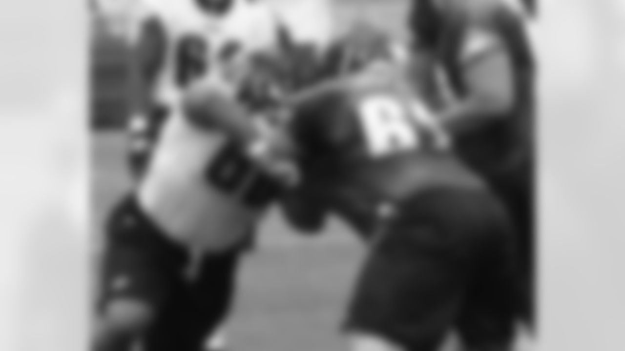 Some action from the OL/DL one-on-one drills