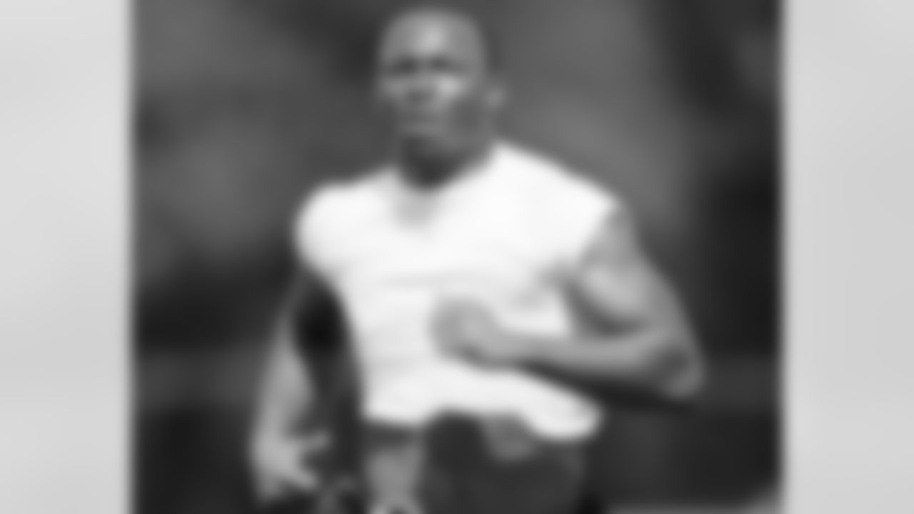 RB LeSean McCoy runs sprints after Saturday afternoon's practice