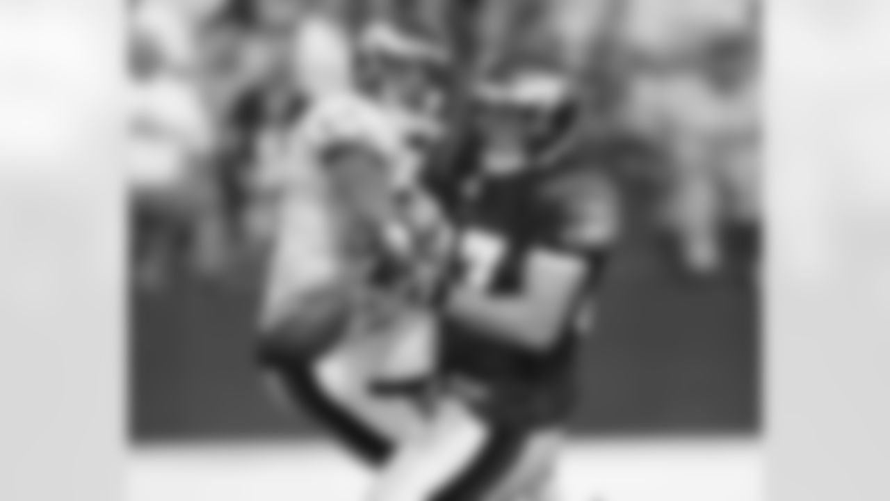 TE Brent Celek attempts the catch, but fails