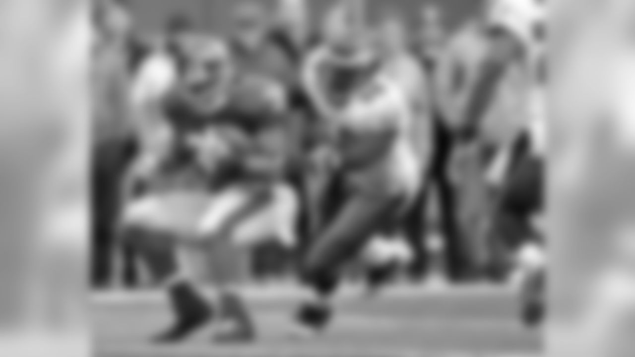 LB Akeem Jordan looks to make a play