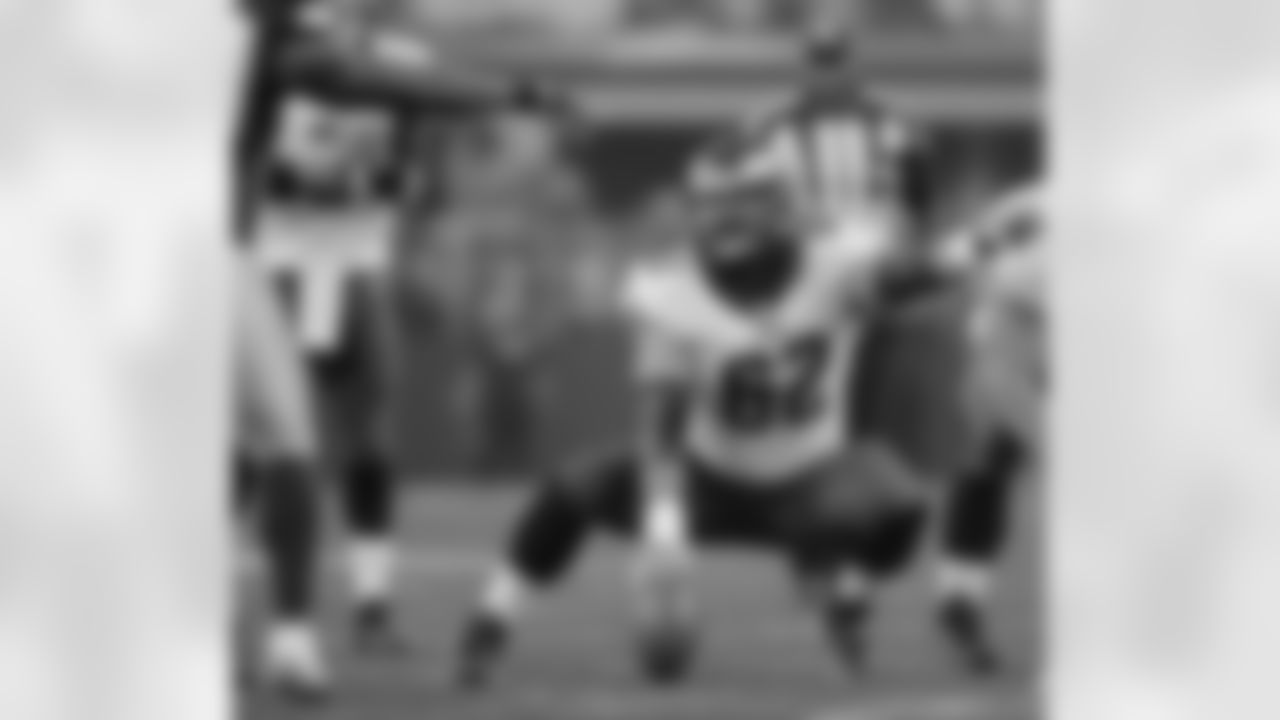 C Jason Kelce directs the line