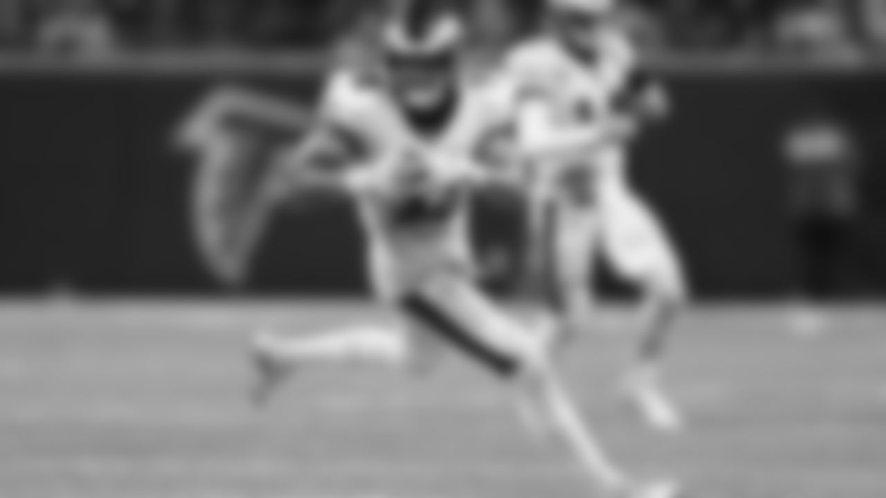 WR Mack Hollins secures a catch